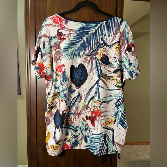 V neck short sleeved shirt in tropical print on a white background. - Picture 5 of 6